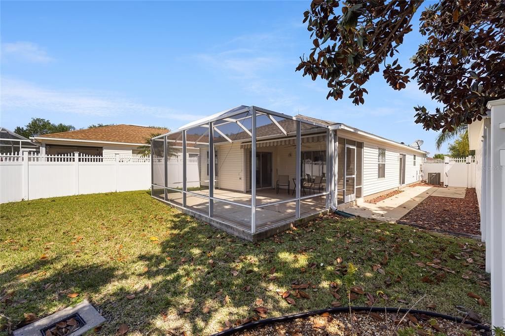 Active With Contract: $299,900 (2 beds, 2 baths, 1148 Square Feet)