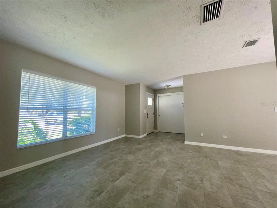 For Sale: $325,000 (3 beds, 2 baths, 1172 Square Feet)