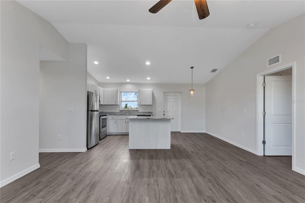 For Sale: $284,900 (3 beds, 2 baths, 1300 Square Feet)