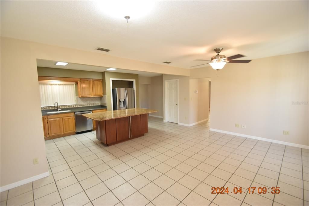 For Rent: $2,300 (3 beds, 2 baths, 1970 Square Feet)