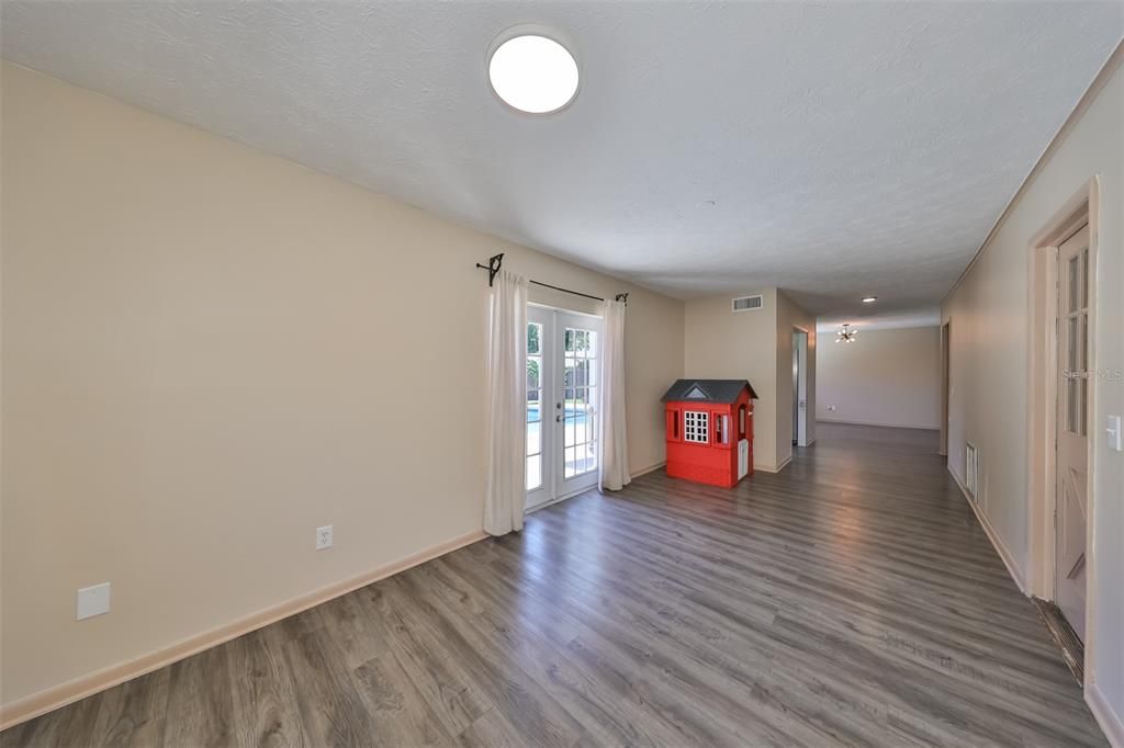 For Sale: $415,000 (3 beds, 2 baths, 1588 Square Feet)