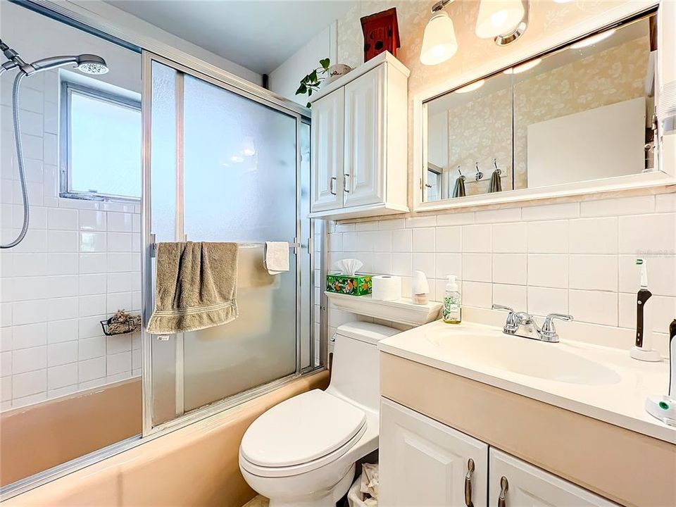 For Sale: $359,000 (2 beds, 1 baths, 890 Square Feet)