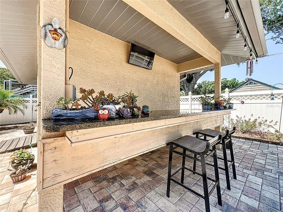 For Sale: $359,000 (2 beds, 1 baths, 890 Square Feet)