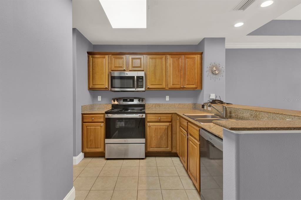 For Sale: $378,000 (2 beds, 2 baths, 1165 Square Feet)
