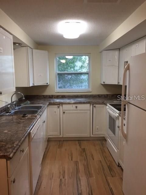 Recently Rented: $1,695 (3 beds, 2 baths, 1377 Square Feet)