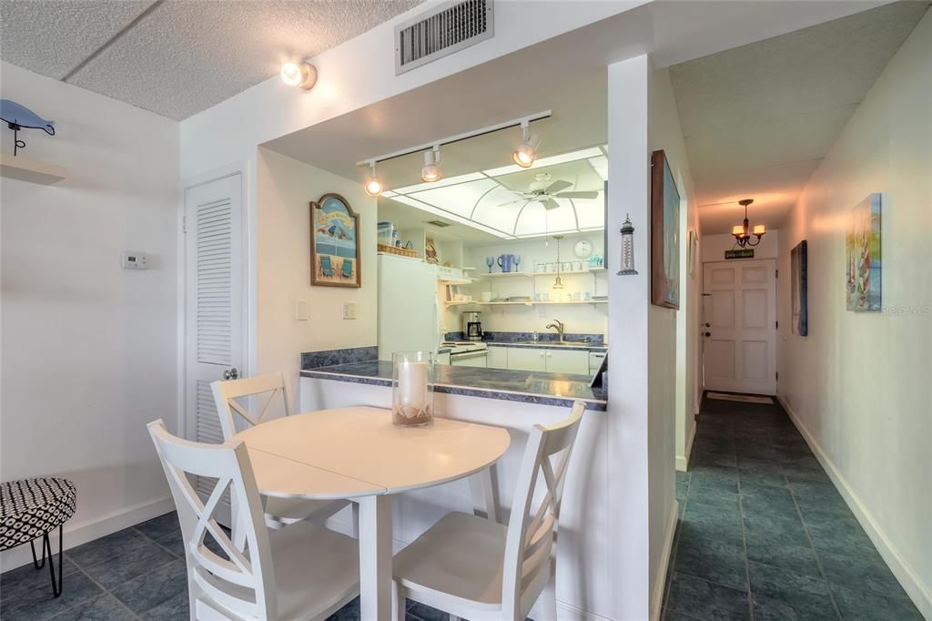 For Sale: $399,000 (1 beds, 1 baths, 861 Square Feet)