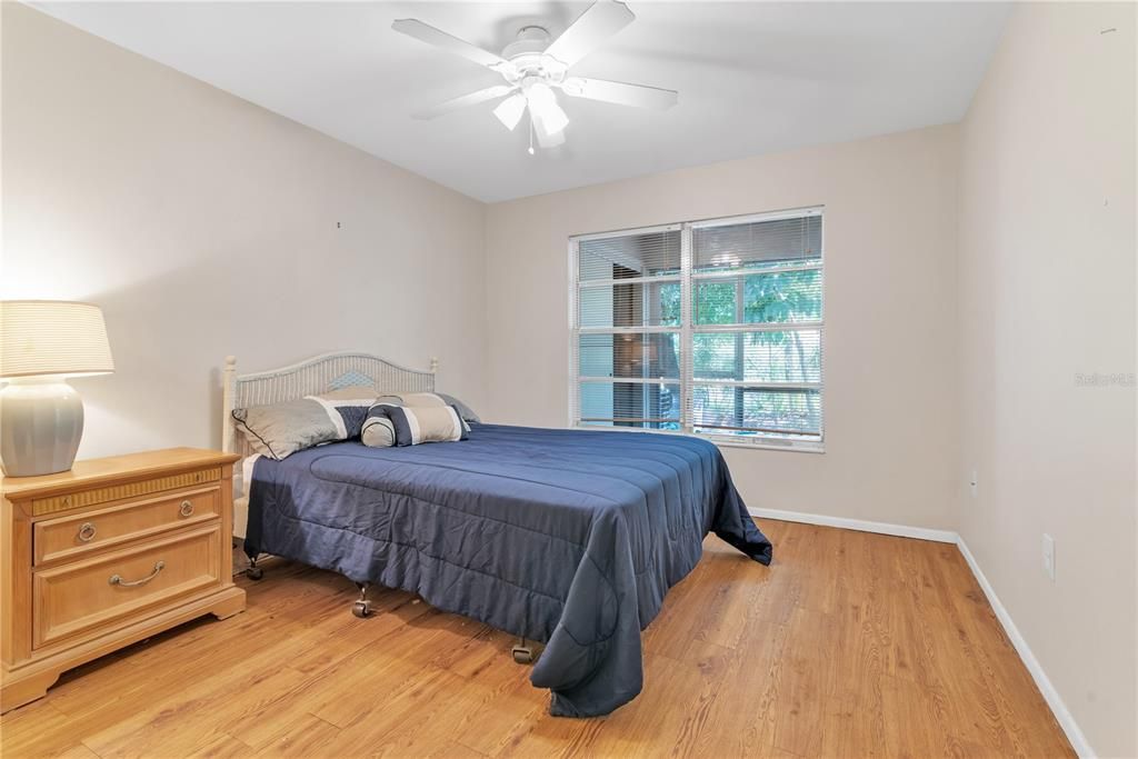 Active With Contract: $220,000 (1 beds, 1 baths, 703 Square Feet)