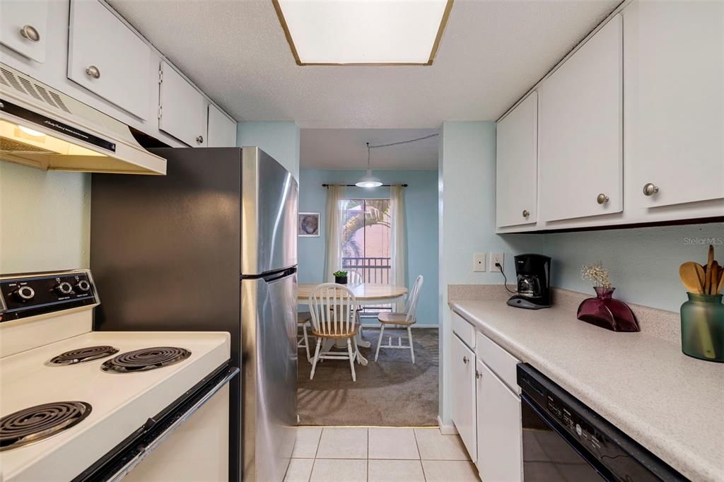 For Sale: $275,000 (1 beds, 1 baths, 590 Square Feet)