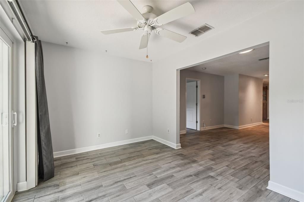 For Sale: $325,000 (2 beds, 2 baths, 1230 Square Feet)