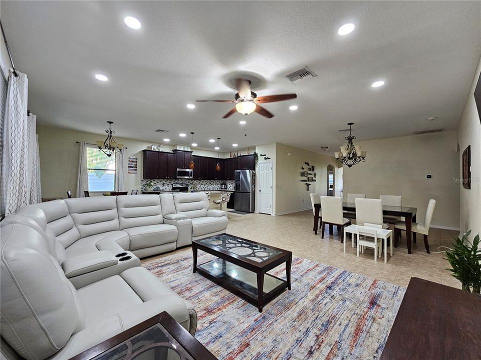 For Sale: $485,000 (4 beds, 3 baths, 2330 Square Feet)