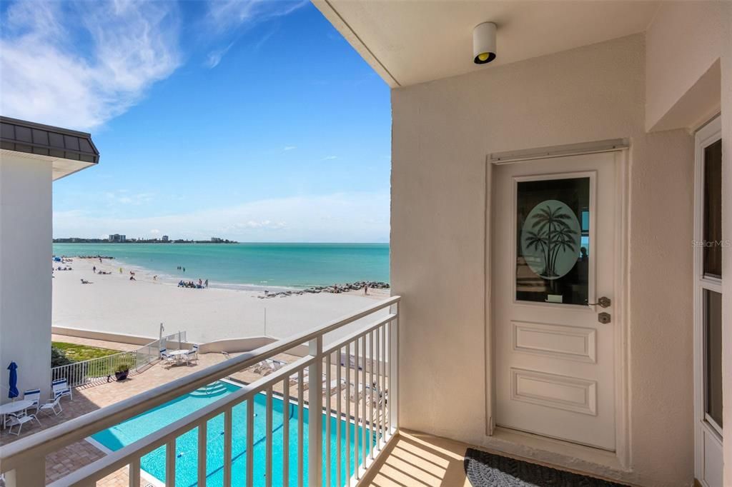 Active With Contract: $1,150,000 (2 beds, 2 baths, 1131 Square Feet)