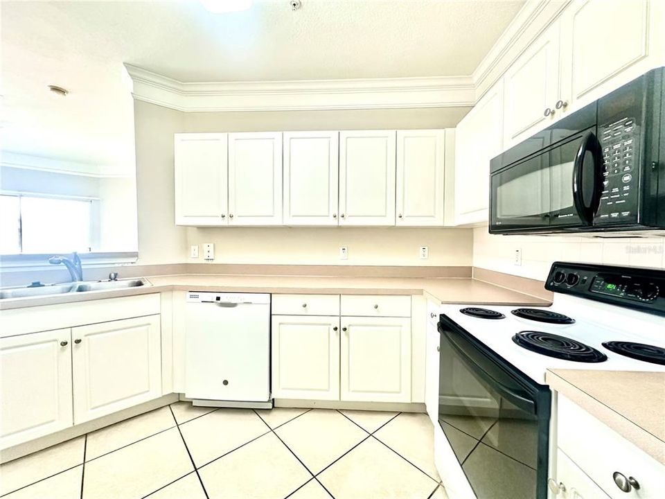 For Sale: $264,900 (2 beds, 2 baths, 1153 Square Feet)