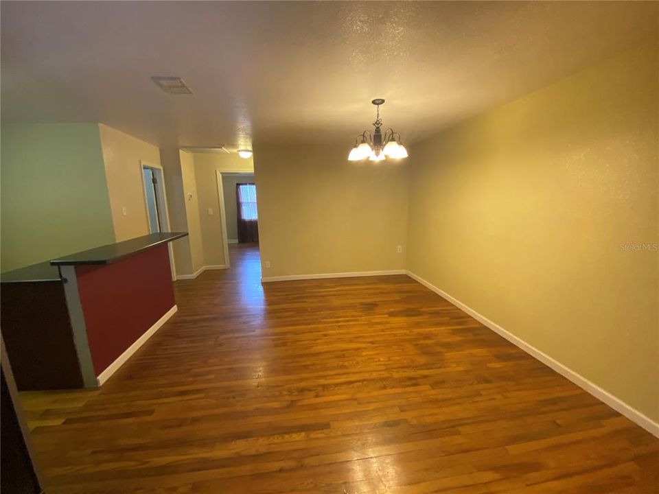 For Rent: $1,700 (3 beds, 2 baths, 1572 Square Feet)