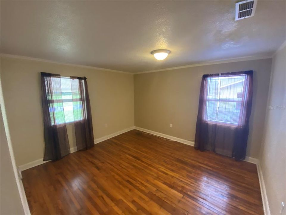 For Rent: $1,700 (3 beds, 2 baths, 1572 Square Feet)