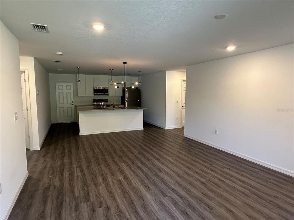 For Rent: $1,895 (3 beds, 2 baths, 1715 Square Feet)