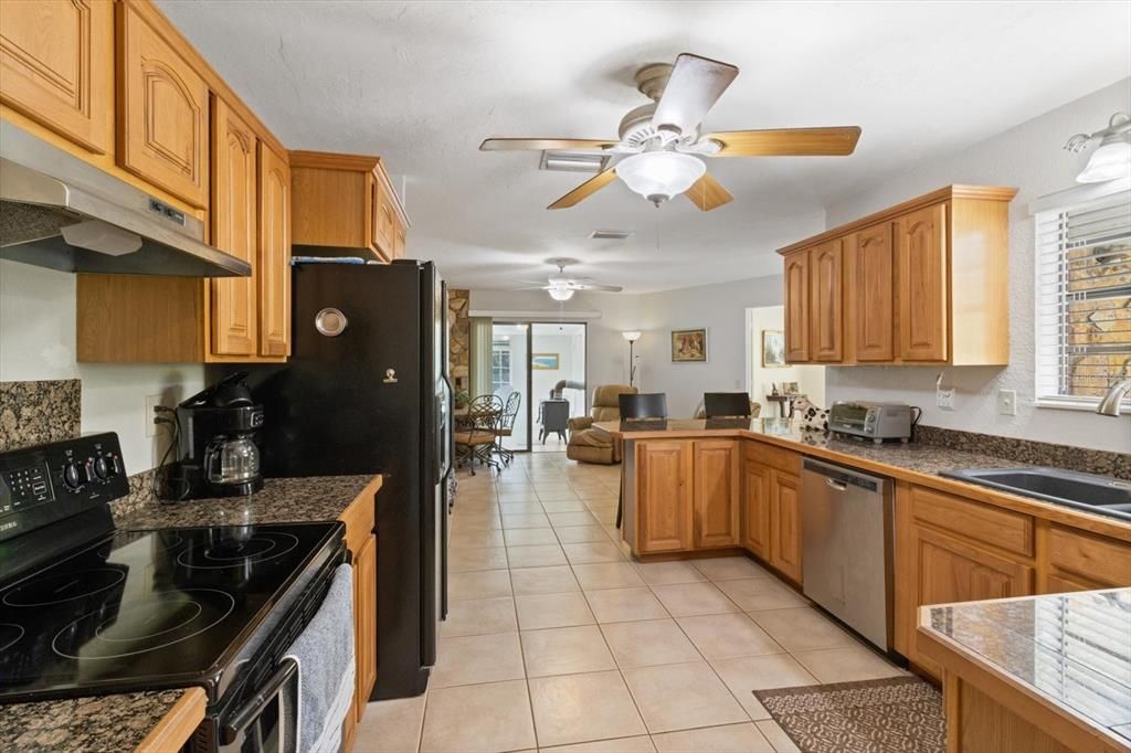 Active With Contract: $290,000 (2 beds, 2 baths, 1331 Square Feet)