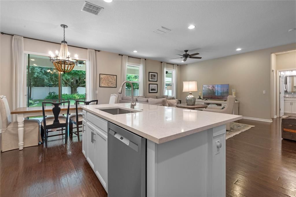 Active With Contract: $644,900 (5 beds, 3 baths, 2572 Square Feet)