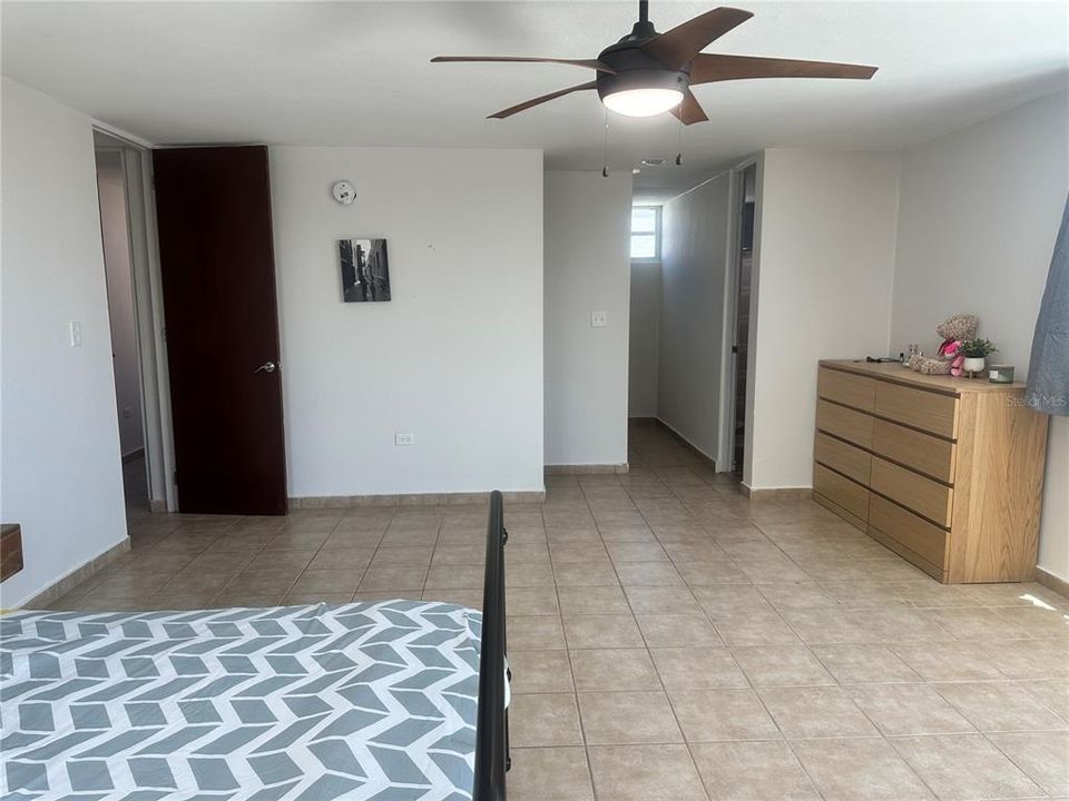 Vendido Recientemente: $420,000 (4 camas, 2 baños, 2218 Pies cuadrados)