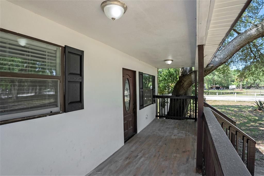 For Sale: $270,000 (2 beds, 1 baths, 672 Square Feet)