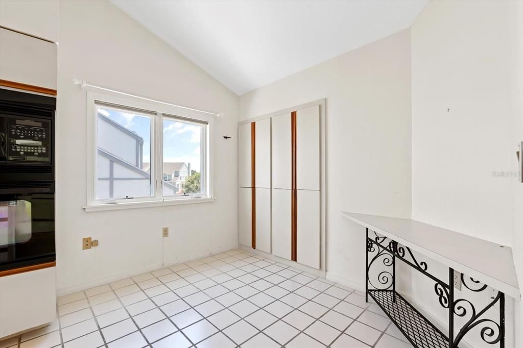 For Sale: $550,000 (2 beds, 2 baths, 1705 Square Feet)