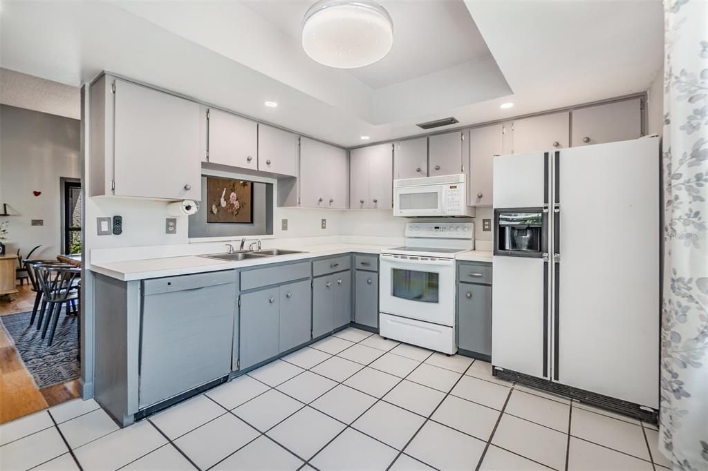 Active With Contract: $249,900 (2 beds, 2 baths, 1025 Square Feet)