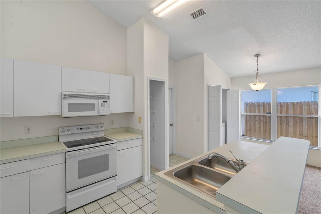 Active With Contract: $390,000 (3 beds, 2 baths, 1680 Square Feet)