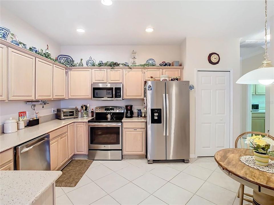 For Sale: $325,000 (2 beds, 2 baths, 1450 Square Feet)