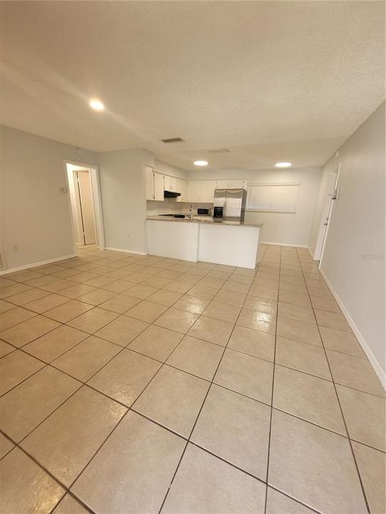 For Rent: $2,490 (2 beds, 1 baths, 988 Square Feet)