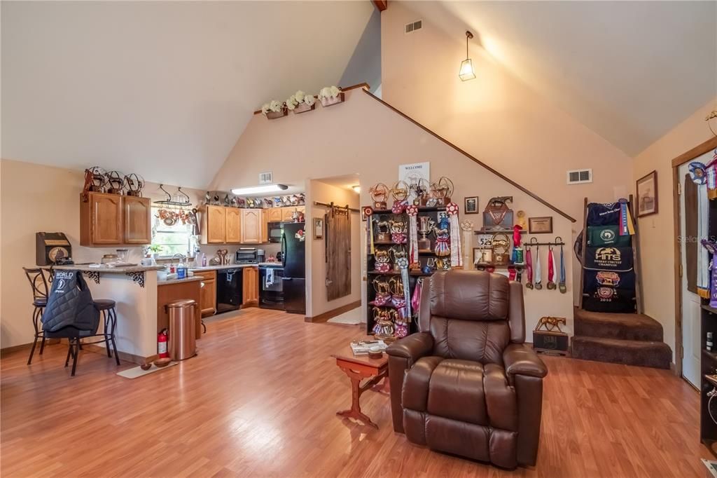 For Sale: $350,000 (3 beds, 1 baths, 1305 Square Feet)