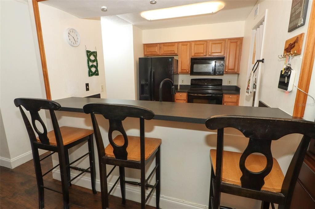 For Sale: $162,500 (1 beds, 1 baths, 921 Square Feet)