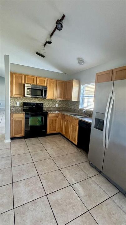 For Rent: $2,000 (3 beds, 2 baths, 1286 Square Feet)