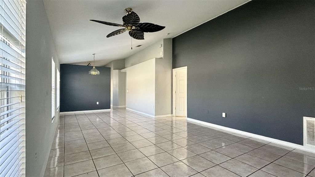 For Rent: $2,000 (3 beds, 2 baths, 1286 Square Feet)