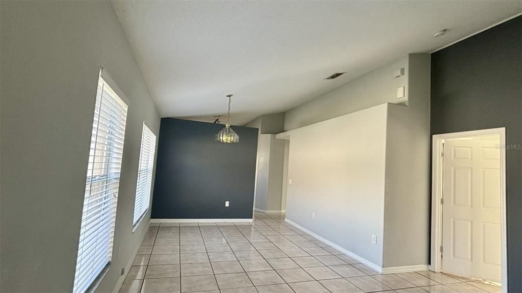 For Rent: $2,000 (3 beds, 2 baths, 1286 Square Feet)