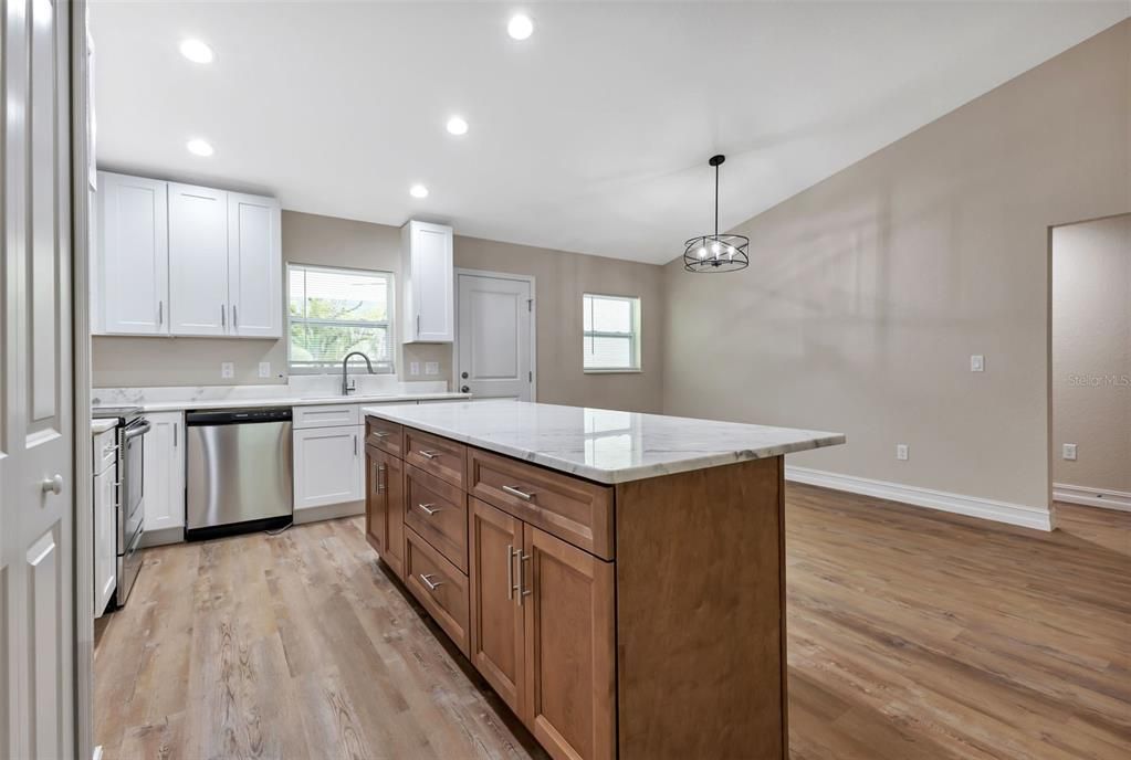 For Sale: $324,900 (3 beds, 2 baths, 1424 Square Feet)