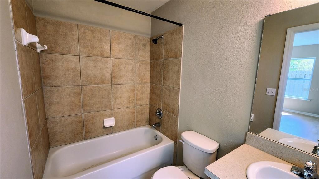 Недавно арендовано: $1,800 (4 спален, 2 ванн, 1618 Квадратных фут)