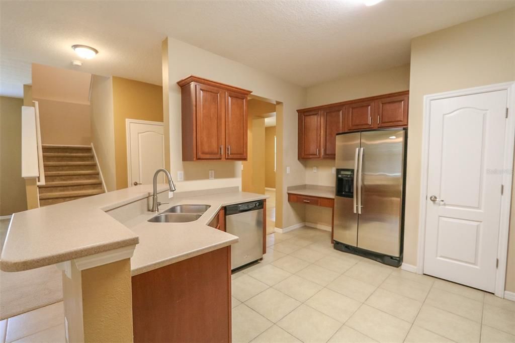 For Rent: $2,650 (3 beds, 2 baths, 2801 Square Feet)