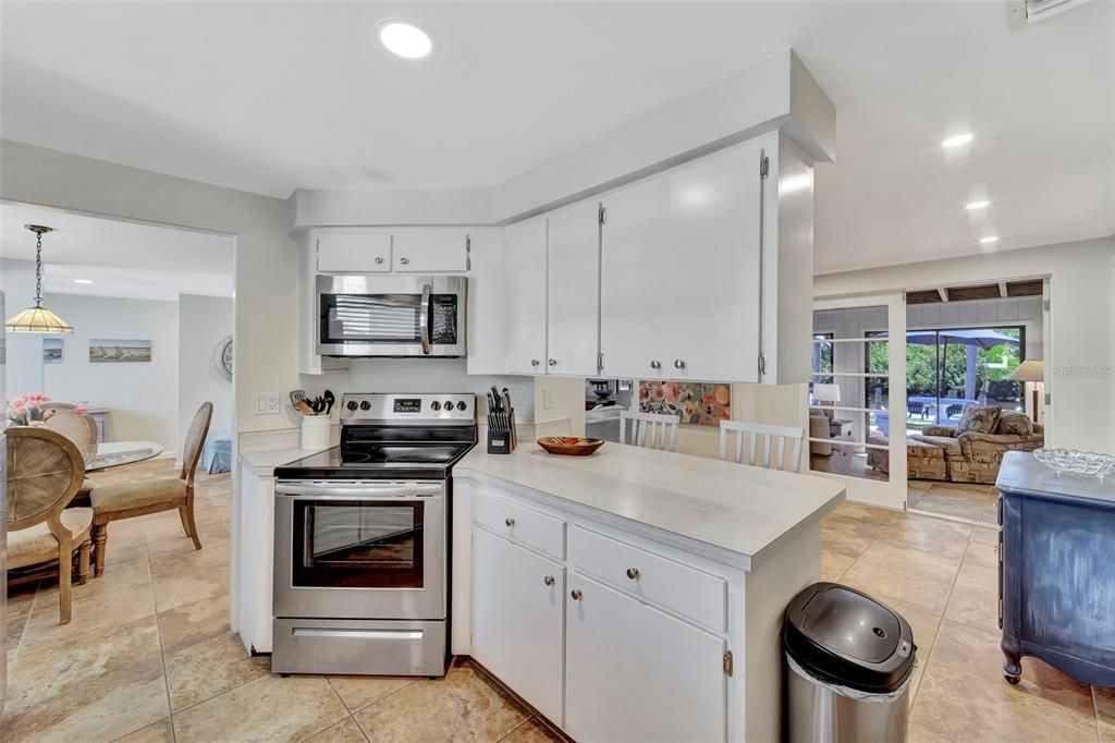 For Sale: $494,900 (3 beds, 2 baths, 1738 Square Feet)