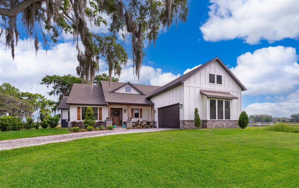 Welcome to your Modern Lakefront Farmhouse!