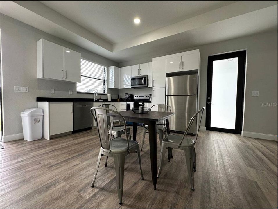 For Sale: $294,900 (2 beds, 2 baths, 1040 Square Feet)