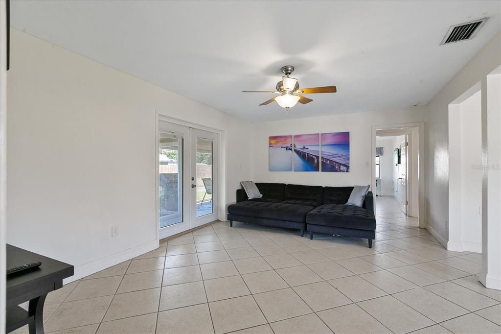 Active With Contract: $375,000 (2 beds, 2 baths, 1156 Square Feet)