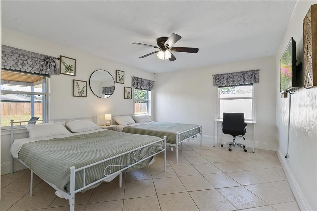 Active With Contract: $375,000 (2 beds, 2 baths, 1156 Square Feet)