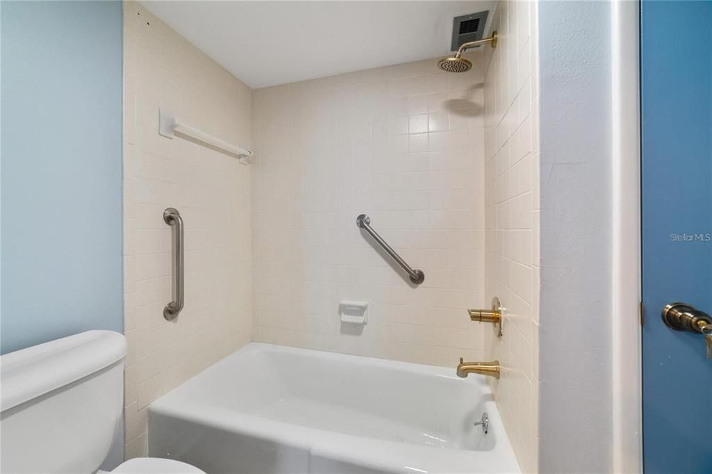 For Rent: $1,750 (1 beds, 1 baths, 810 Square Feet)
