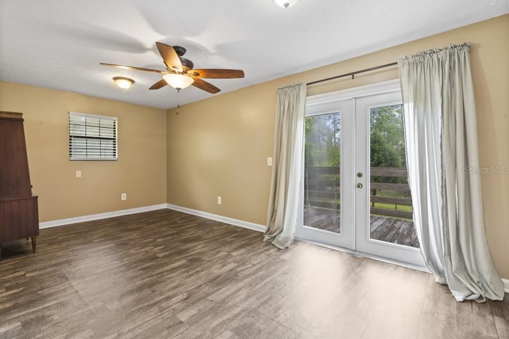 For Sale: $349,995 (3 beds, 2 baths, 1568 Square Feet)