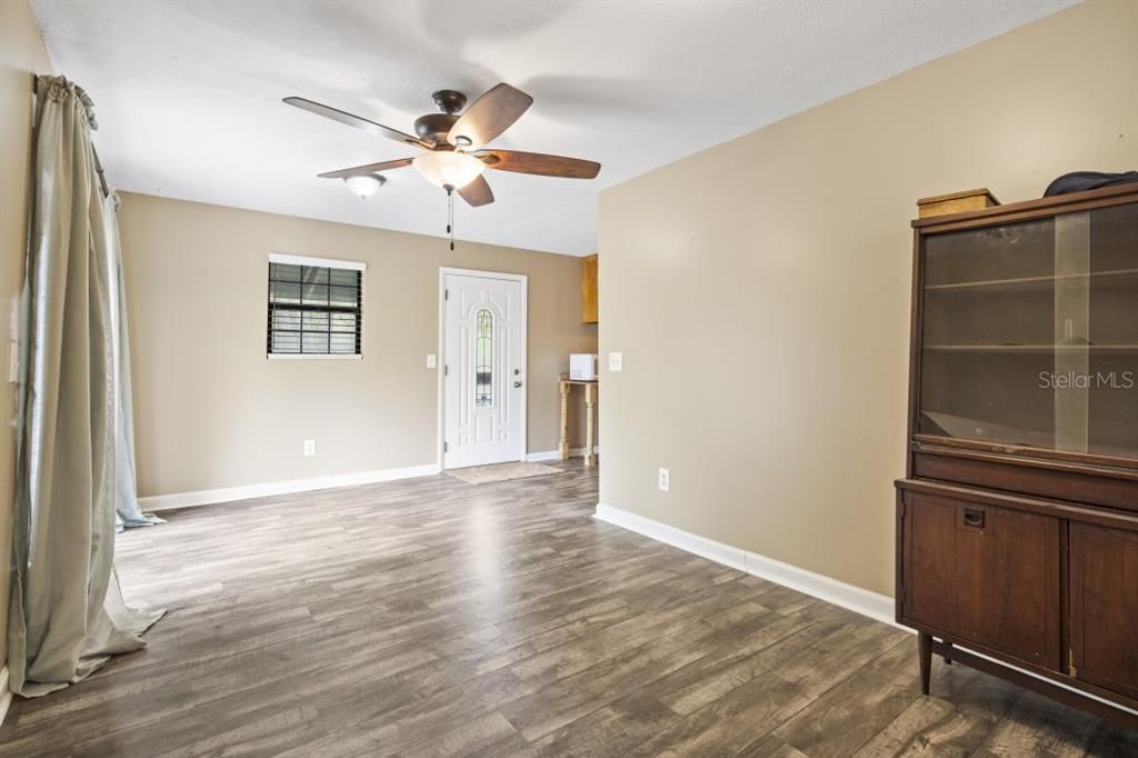 For Sale: $349,500 (3 beds, 2 baths, 1568 Square Feet)