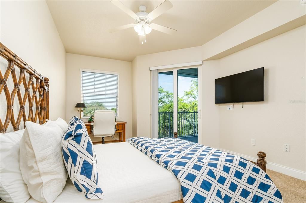 For Sale: $559,000 (2 beds, 2 baths, 1384 Square Feet)