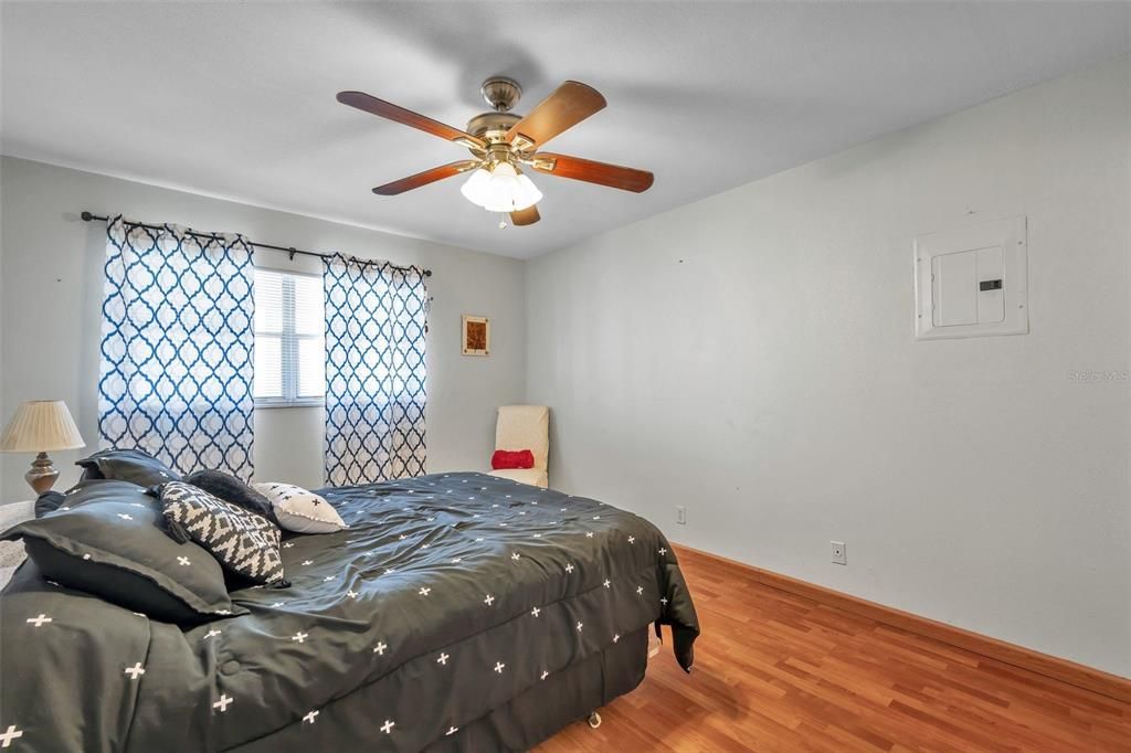 For Sale: $140,000 (2 beds, 2 baths, 960 Square Feet)