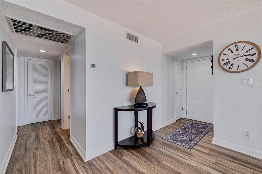 For Sale: $489,000 (2 beds, 2 baths, 1018 Square Feet)
