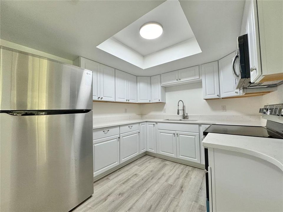 For Sale: $157,500 (2 beds, 2 baths, 1072 Square Feet)