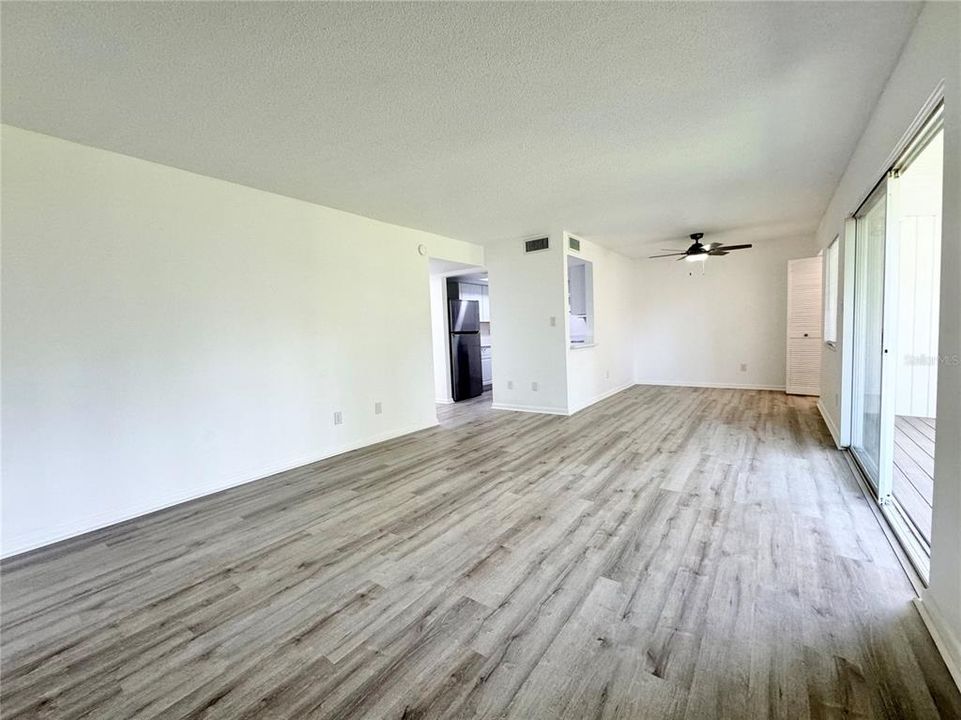 For Sale: $159,000 (2 beds, 2 baths, 1072 Square Feet)