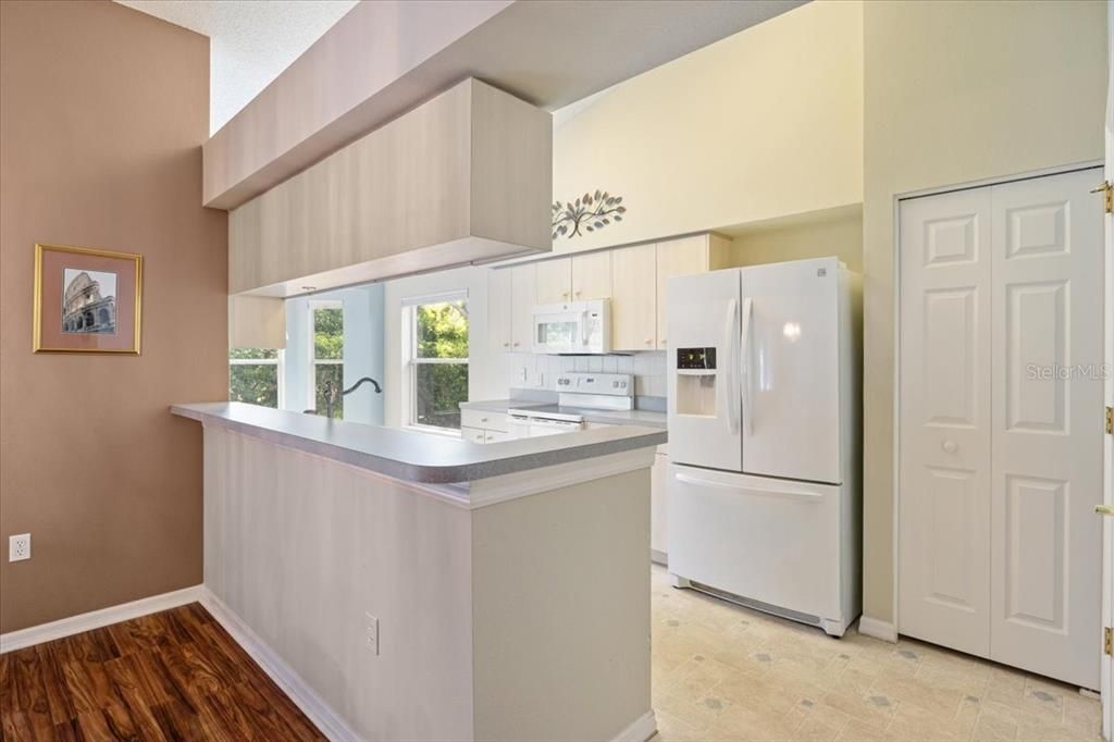 Active With Contract: $269,900 (2 beds, 2 baths, 1642 Square Feet)